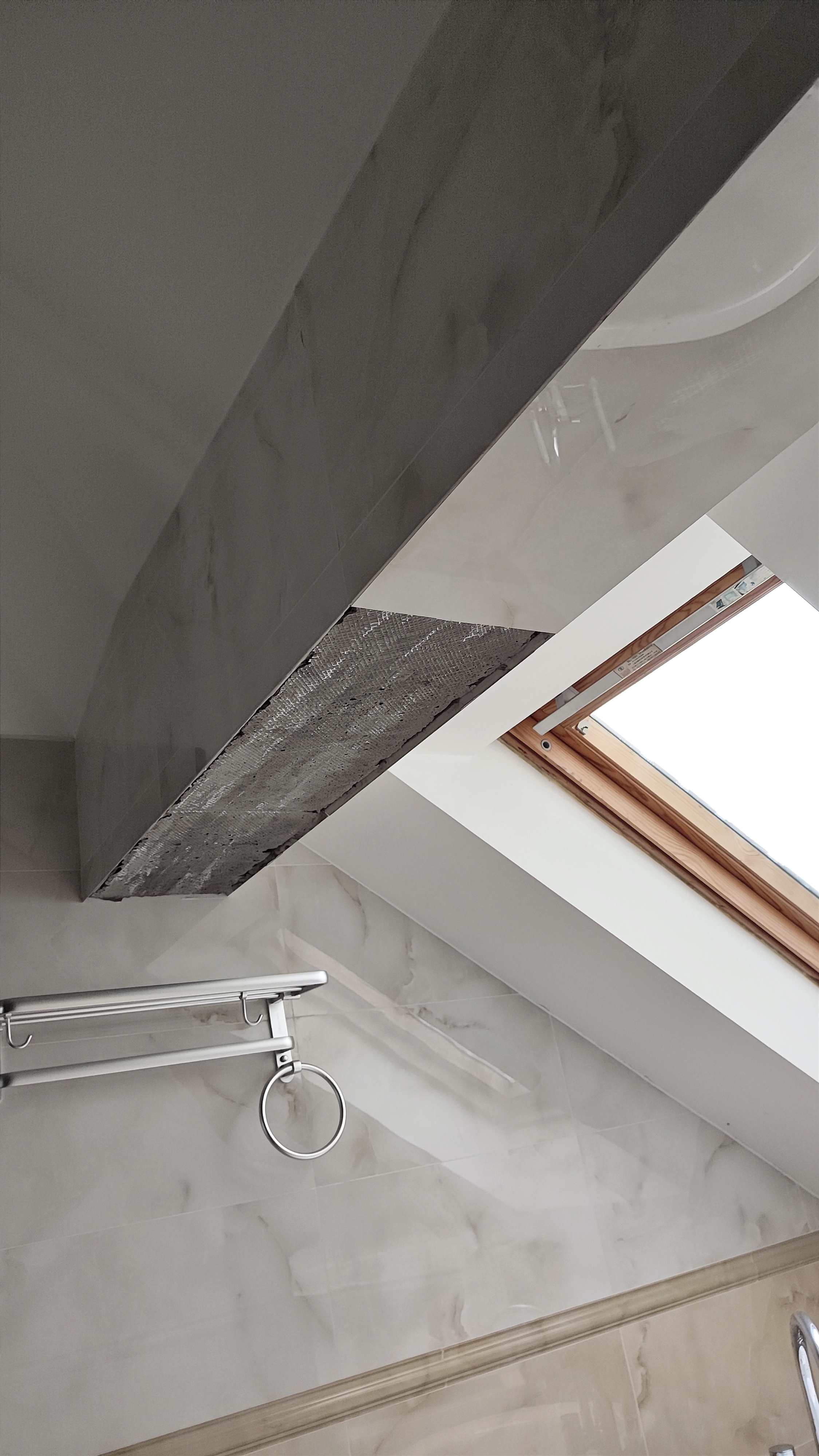 墙砖掉了几块怎么补救好呢(墙砖掉了还能重新用吗)